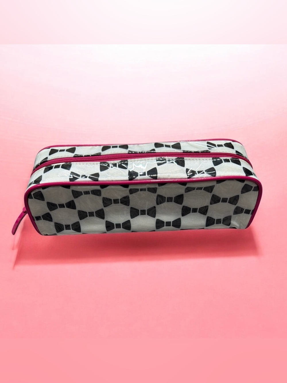 Kate Spade Heddy Whitehall Court Black White Bow Cosmetic Makeup Pouch EUC